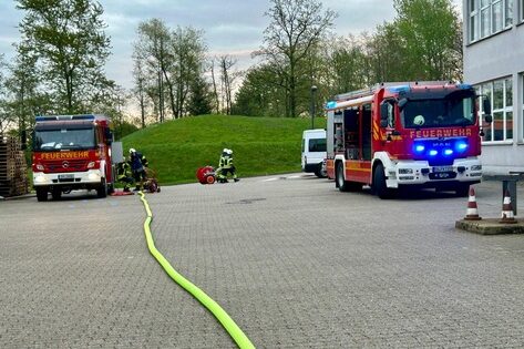FW-EN: Ausgelöste Brandmeldeanlagen – Feuer in einer Werkstatt & weitere Brandmeldung aus Hotel